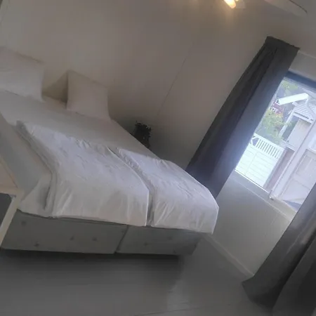 House With Large Hot Tub In Bo, For 2 Families! *