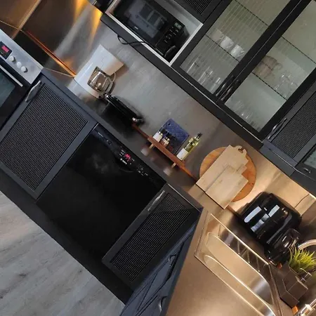House With Large Hot Tub In Bo, For 2 Families! Holiday home