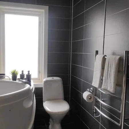 House With Large Hot Tub In Bo, For 2 Families!