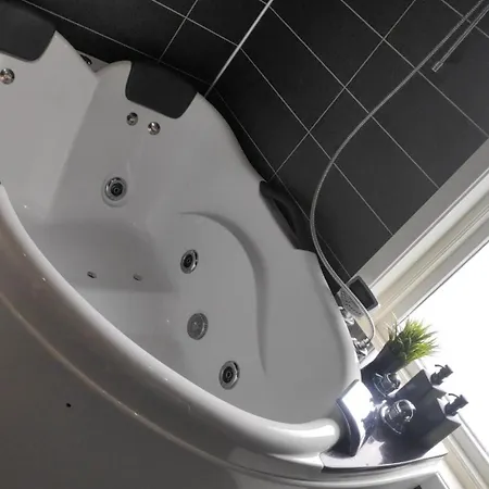 House With Large Hot Tub In Bo, For 2 Families! Nordbo