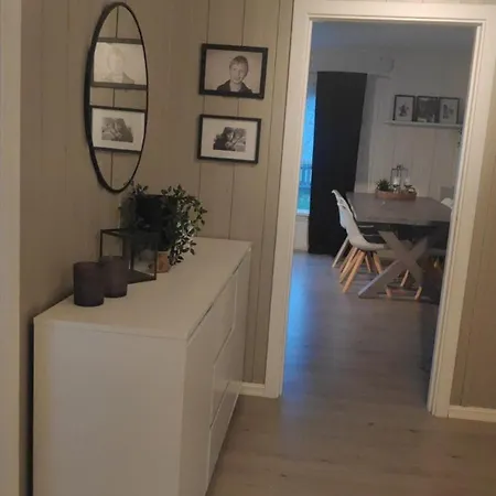 House With Large Hot Tub In Bo, For 2 Families! *